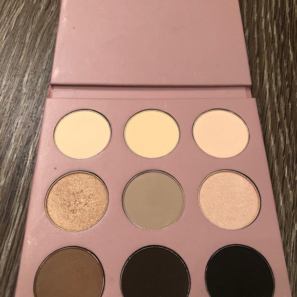 Nude Beach eyeshadow palette - Picture 2 of 2